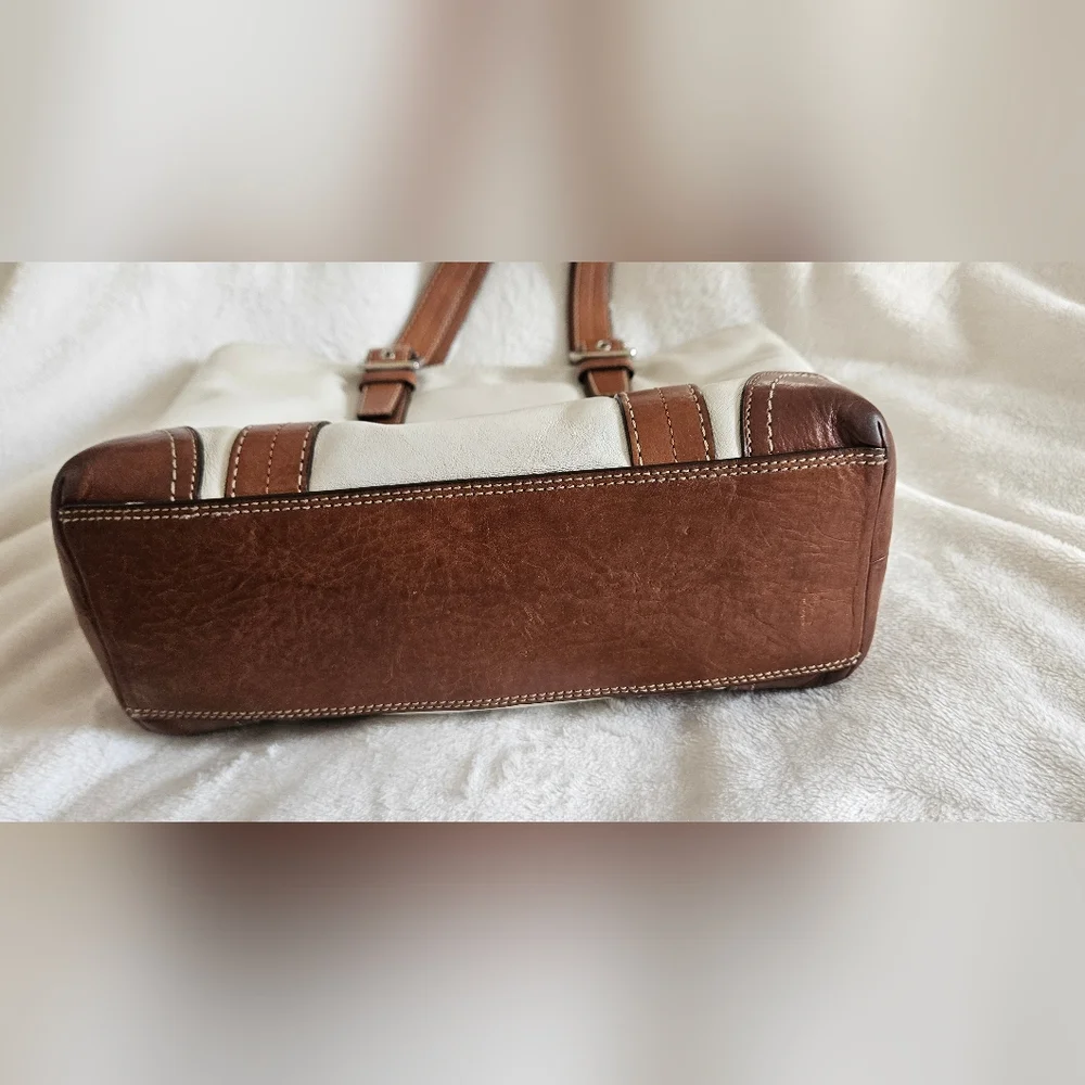 Coach Hampton Leather bucket tote shoulder bag. #f11201 - Picture 4 of 8
